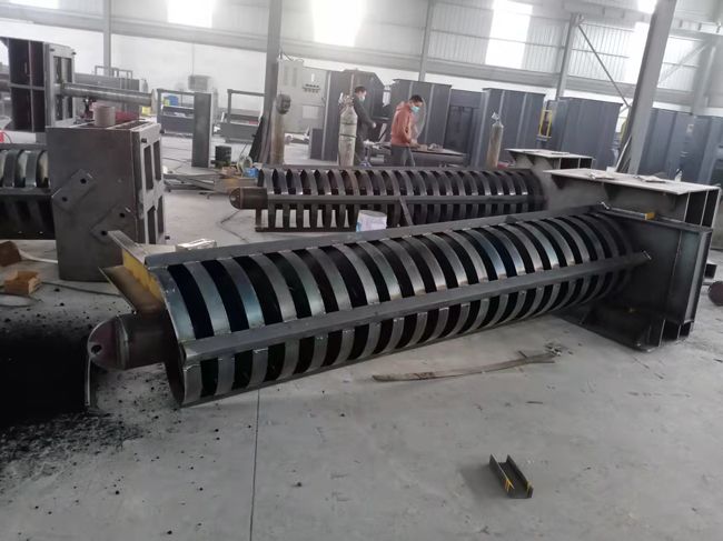 垂直振动提升机批量生产中