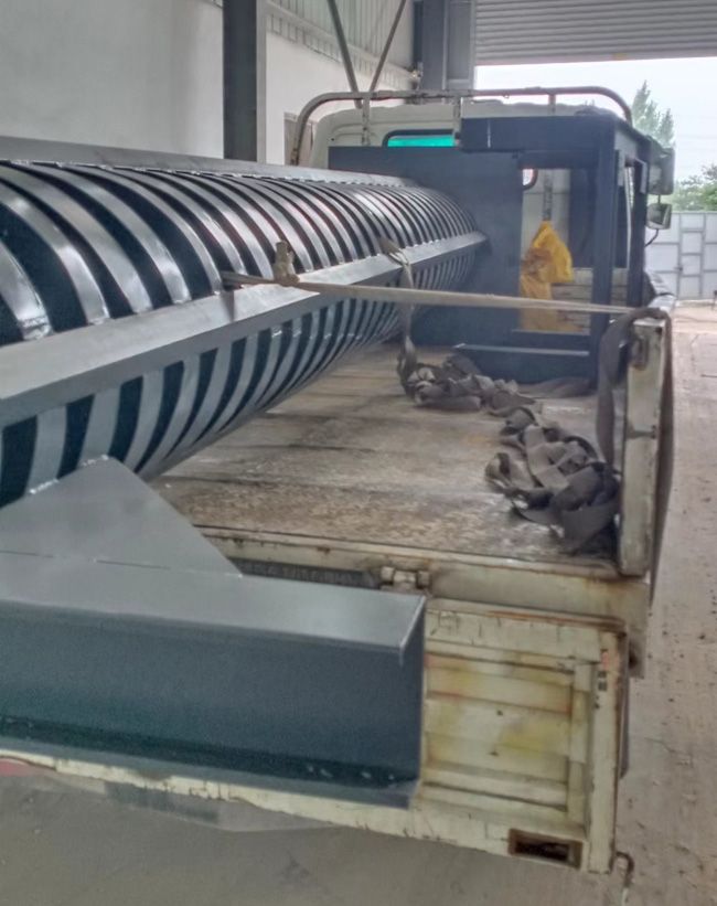 垂直振动提升机 试机完成 垂直振动提升机发货