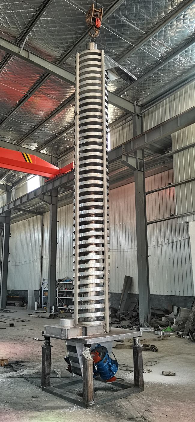垂直振动提升机生产试机完成