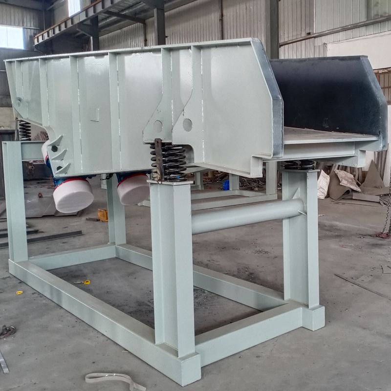 大型振动给料机，准备发货